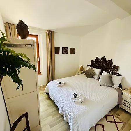 La Maison Pres De La Fontaine Et La Du Pecheur * Talairan